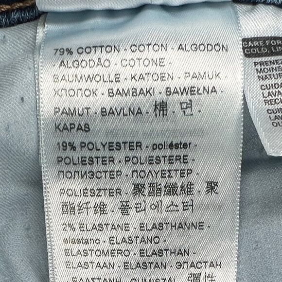 Levi's Women's Classic Roll Up Jean Shorts - Picture 10 of 12